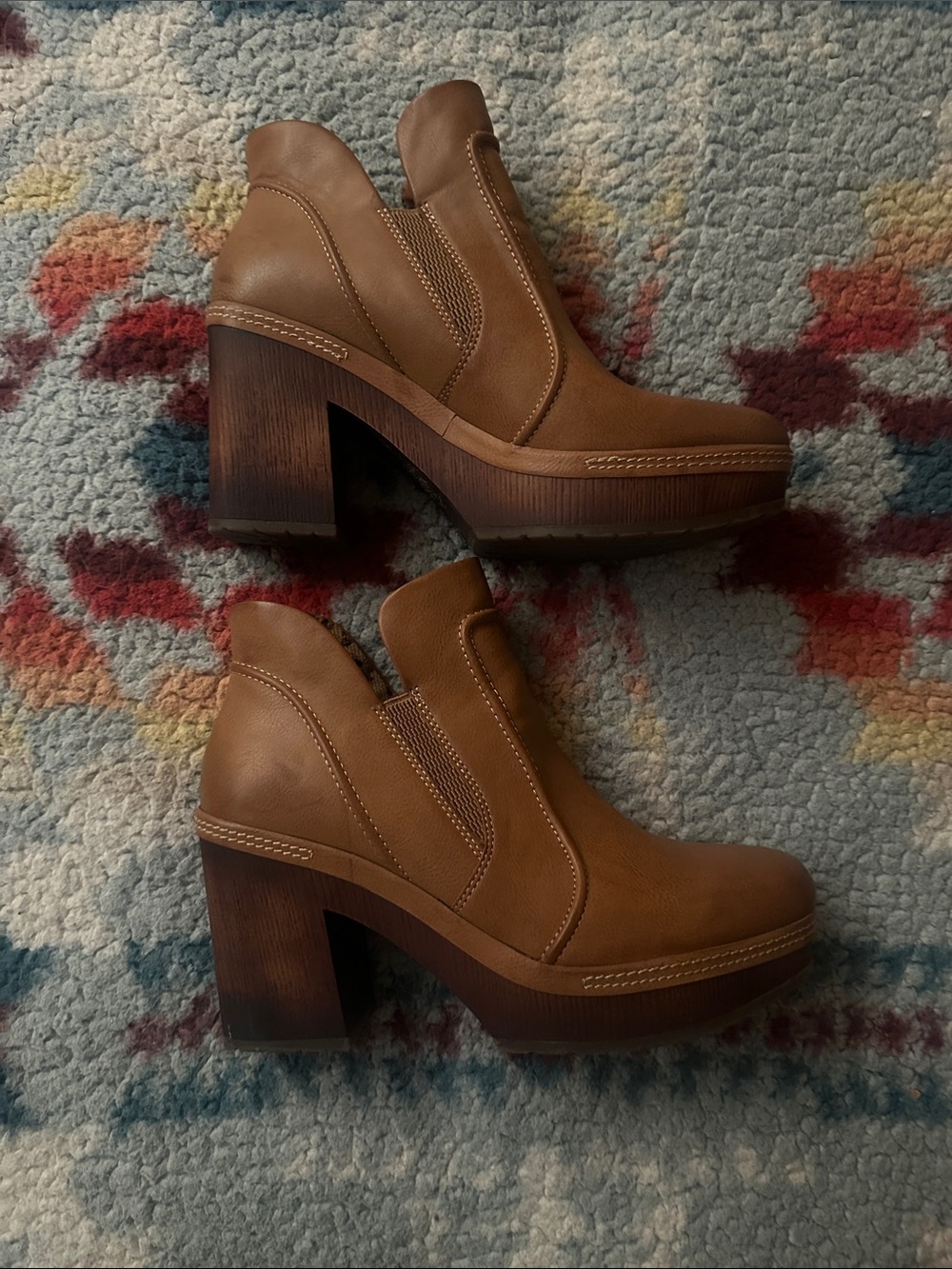 Korks Women's Tan Platform Chelsea Booties - Sleek Block Heel Style 8.5